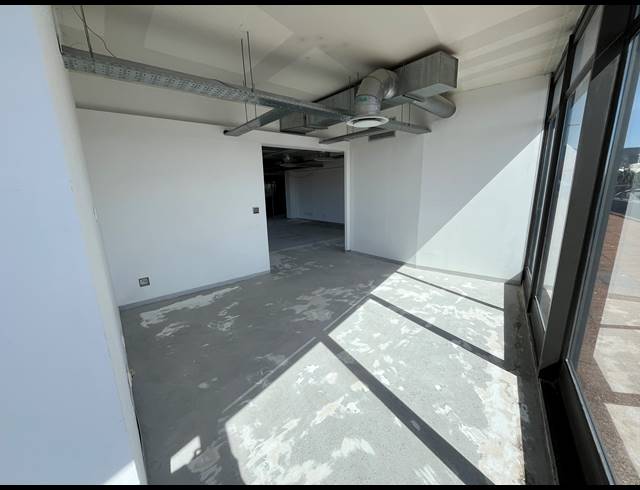 121M² OFFICE TO LET IN WOODSTOCK